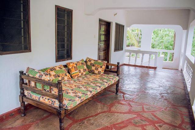 Kijani Cottages Diani 디아니 해변 외부 사진