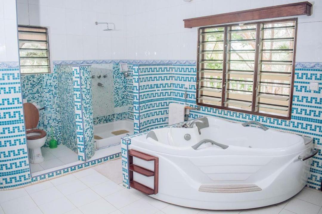 Kijani Cottages Diani 디아니 해변 외부 사진