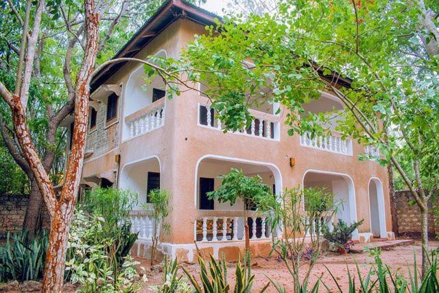 Kijani Cottages Diani 디아니 해변 외부 사진