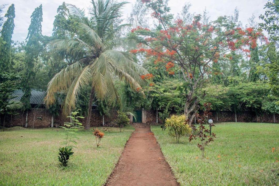 Kijani Cottages Diani 디아니 해변 외부 사진
