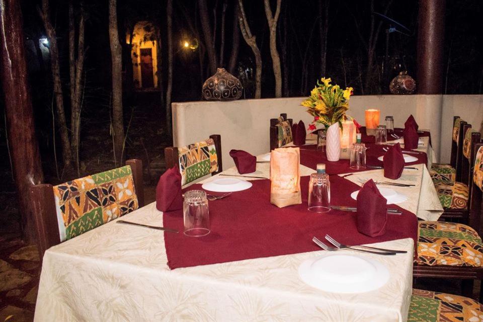 Kijani Cottages Diani 디아니 해변 외부 사진