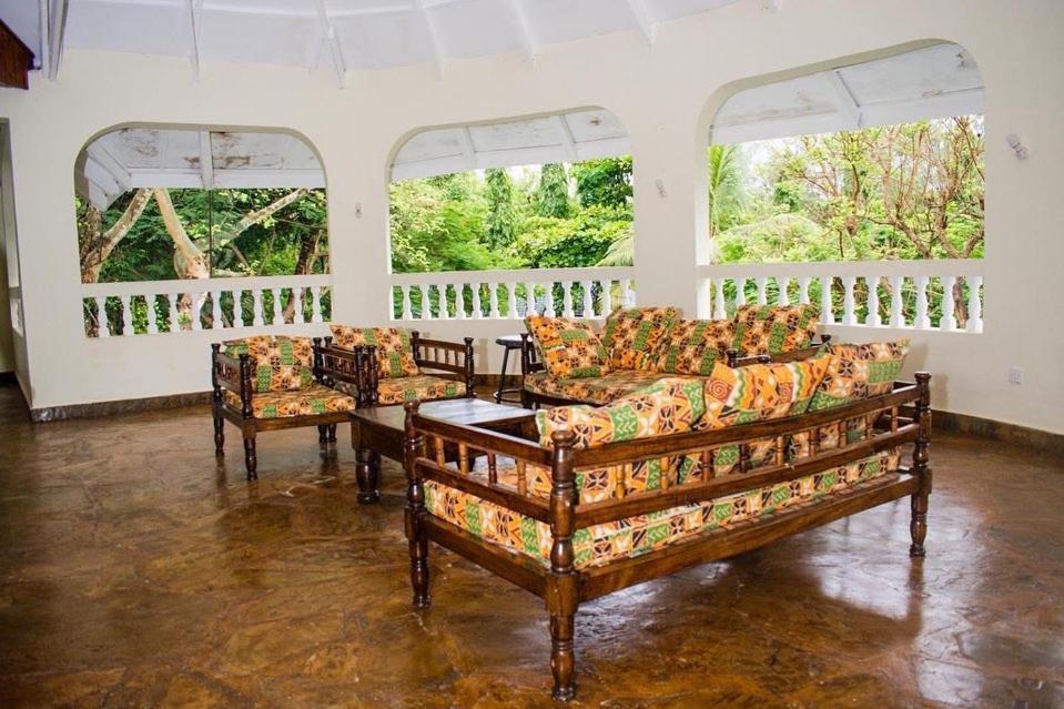 Kijani Cottages Diani 디아니 해변 외부 사진